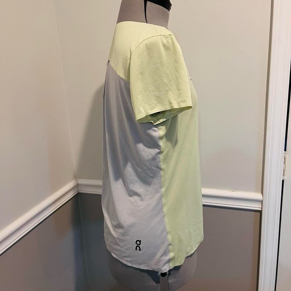 Women’s medium On Cloud performance t-shirt - Picture 4 of 7